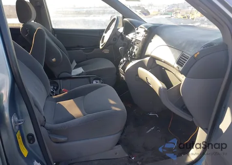 2005 Toyota Sienna Le from USA, damaged, VIN 5TDBA23C75S045478